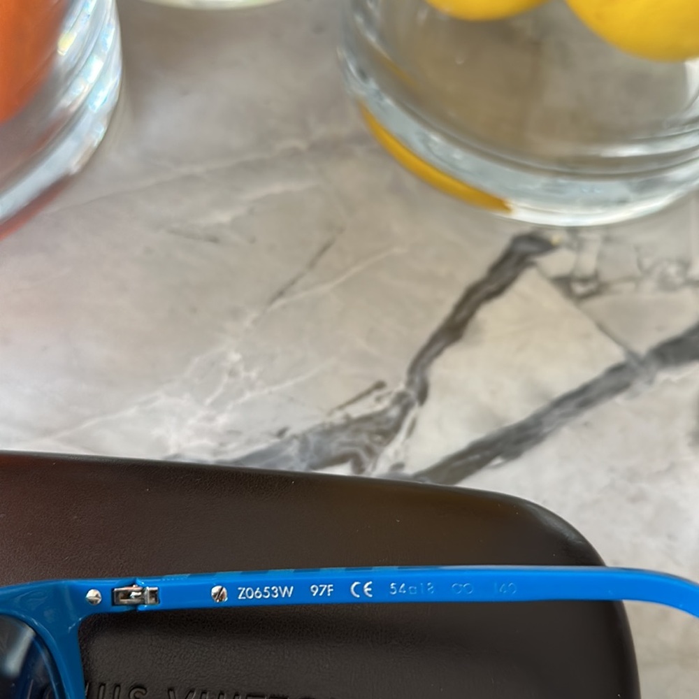 Louis Vuitton sunglasses - Picture 6 of 7